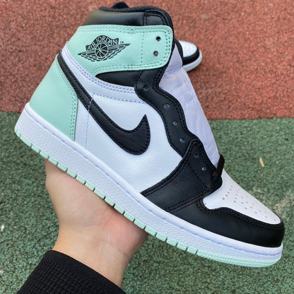 NIKE AIR JORDAN 1