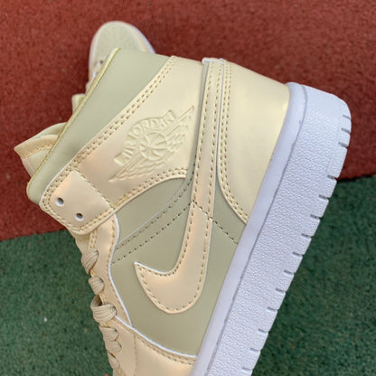 NIKE AIR JORDAN 1