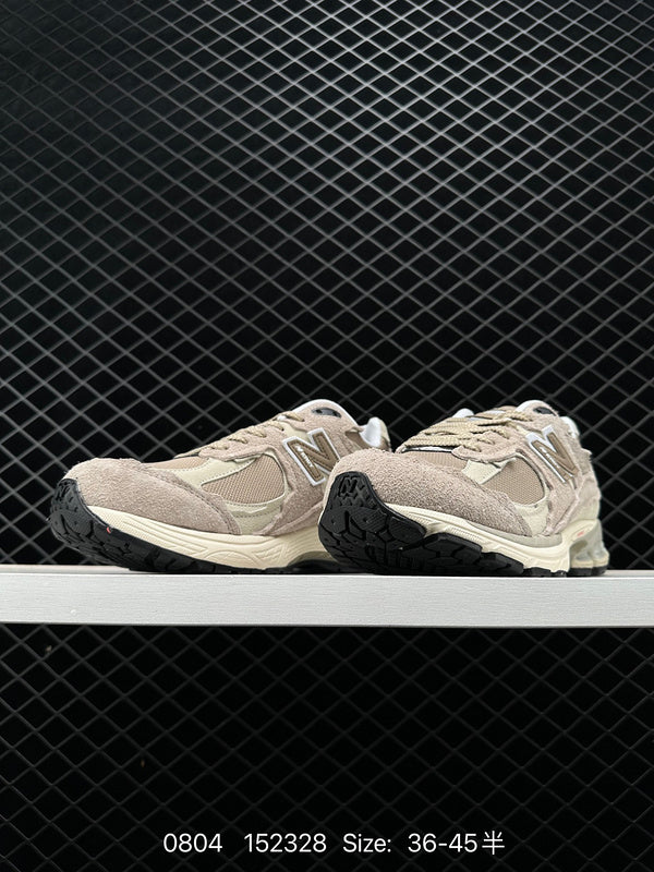 NEW BALANCE 2002R