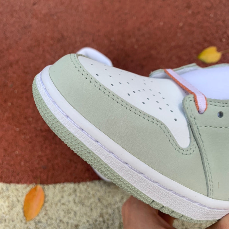 NIKE AIR JORDAN 1