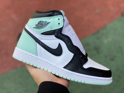 NIKE AIR JORDAN 1
