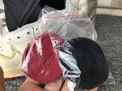 NIKE AIR JORDAN 1