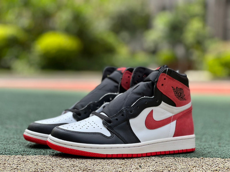 NIKE AIR JORDAN 1