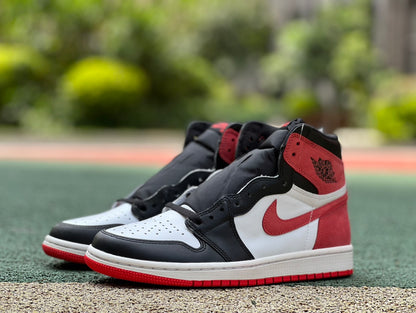 NIKE AIR JORDAN 1