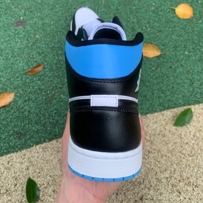 NIKE AIR JORDAN 1