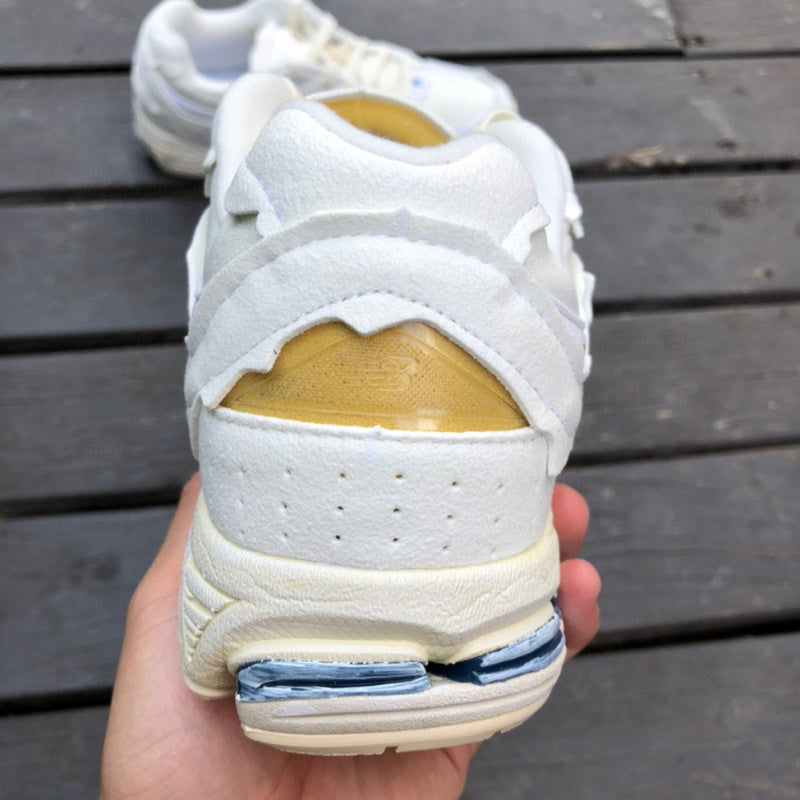 NEW BALANCE 2002R