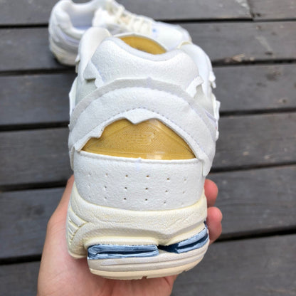 NEW BALANCE 2002R