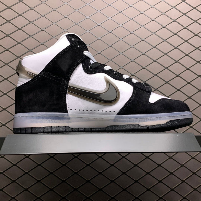NIKE DUNK LOW