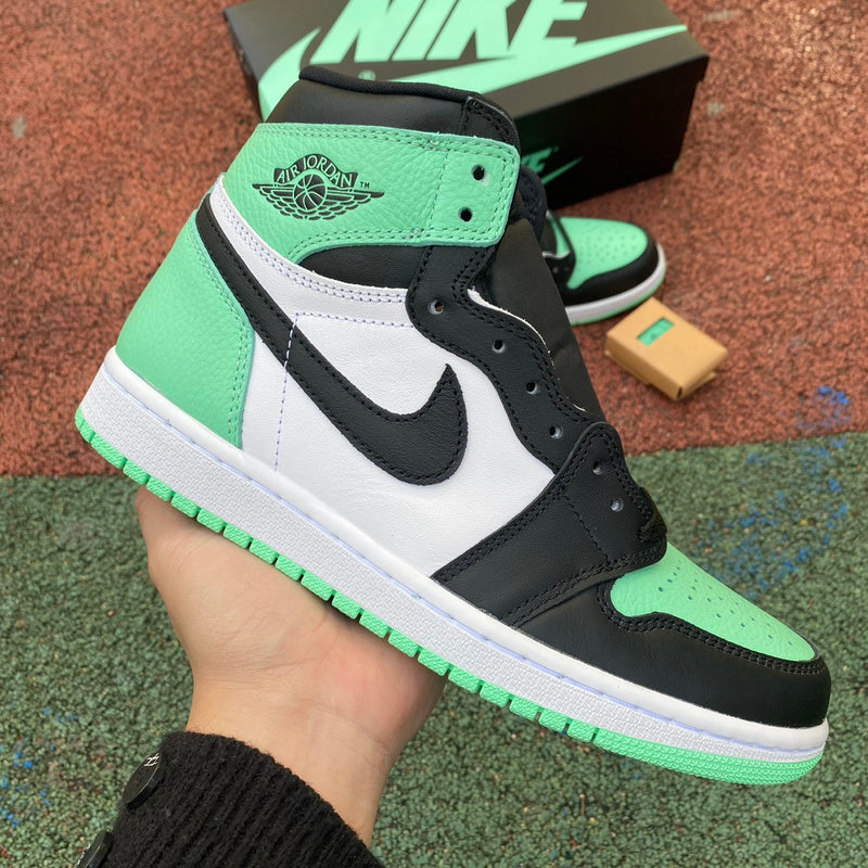 NIKE AIR JORDAN 1
