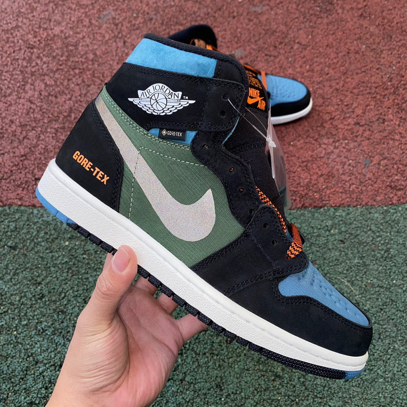 NIKE AIR JORDAN 1