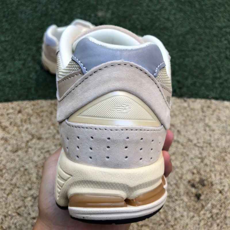 NEW BALANCE 2002R