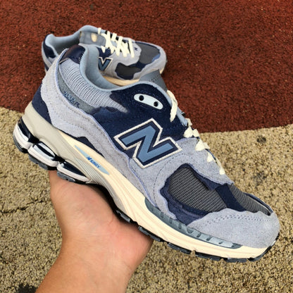 NEW BALANCE 2002R
