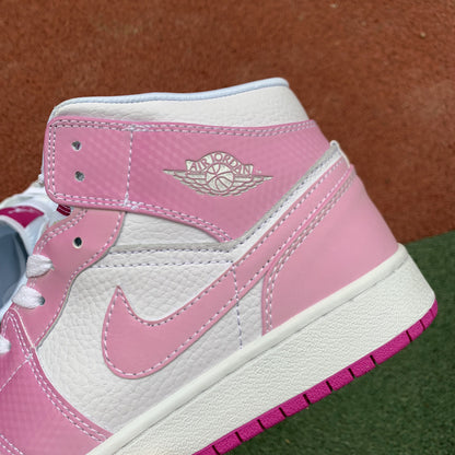 NIKE AIR JORDAN 1