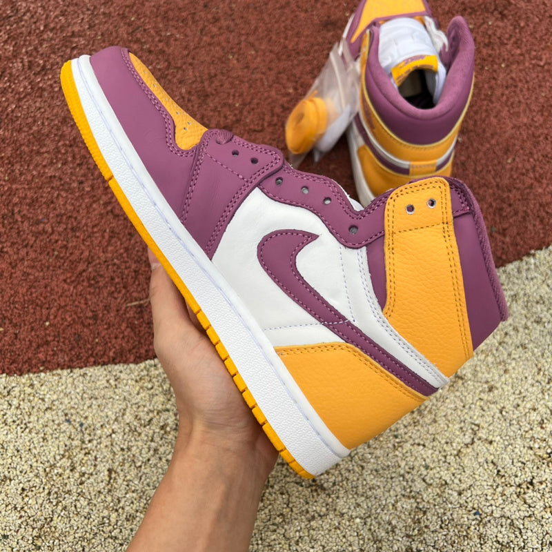 NIKE AIR JORDAN 1