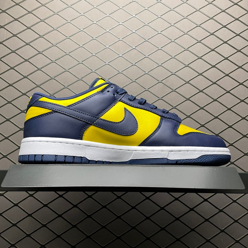 NIKE DUNK LOW