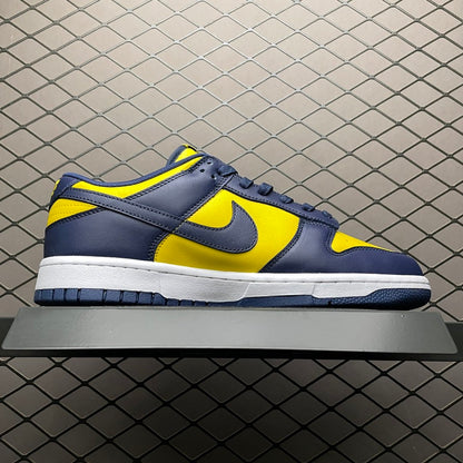 NIKE DUNK LOW