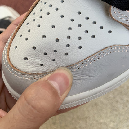 NIKE AIR JORDAN 1