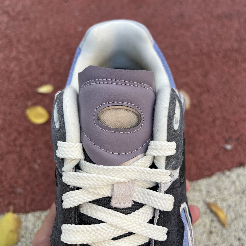 NEW BALANCE 2002R