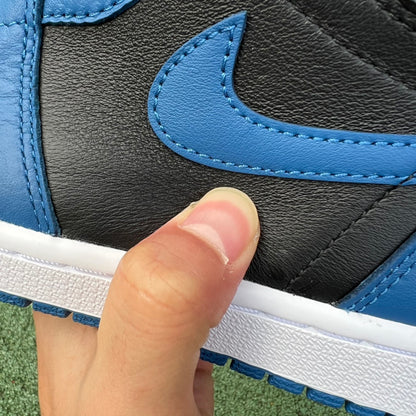 NIKE AIR JORDAN 1