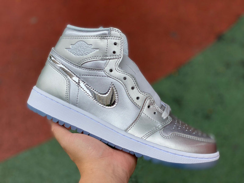 NIKE AIR JORDAN 1