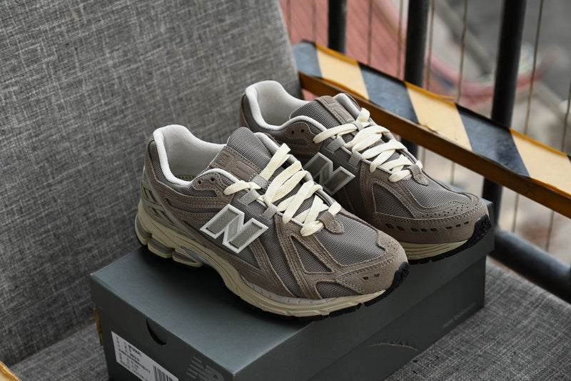 NEW BALANCE 1906R