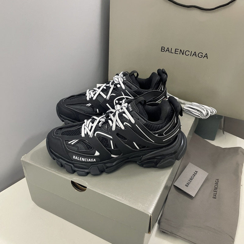 BALENCIAGA