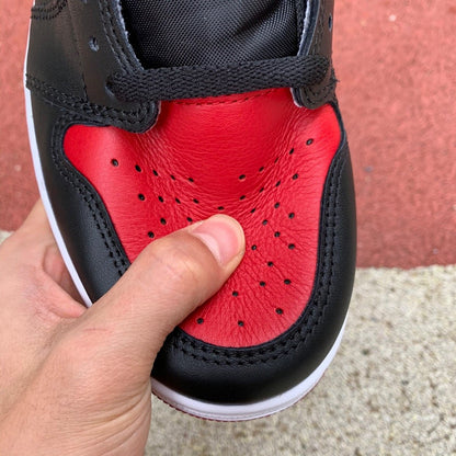 NIKE AIR JORDAN 1