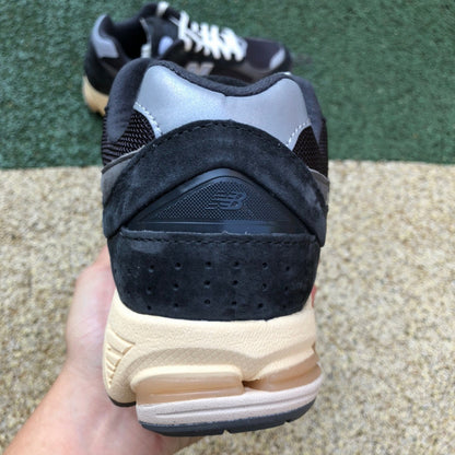 NEW BALANCE 2002R