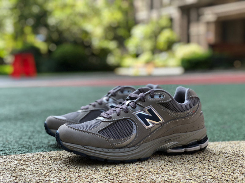 NEW BALANCE 2002R