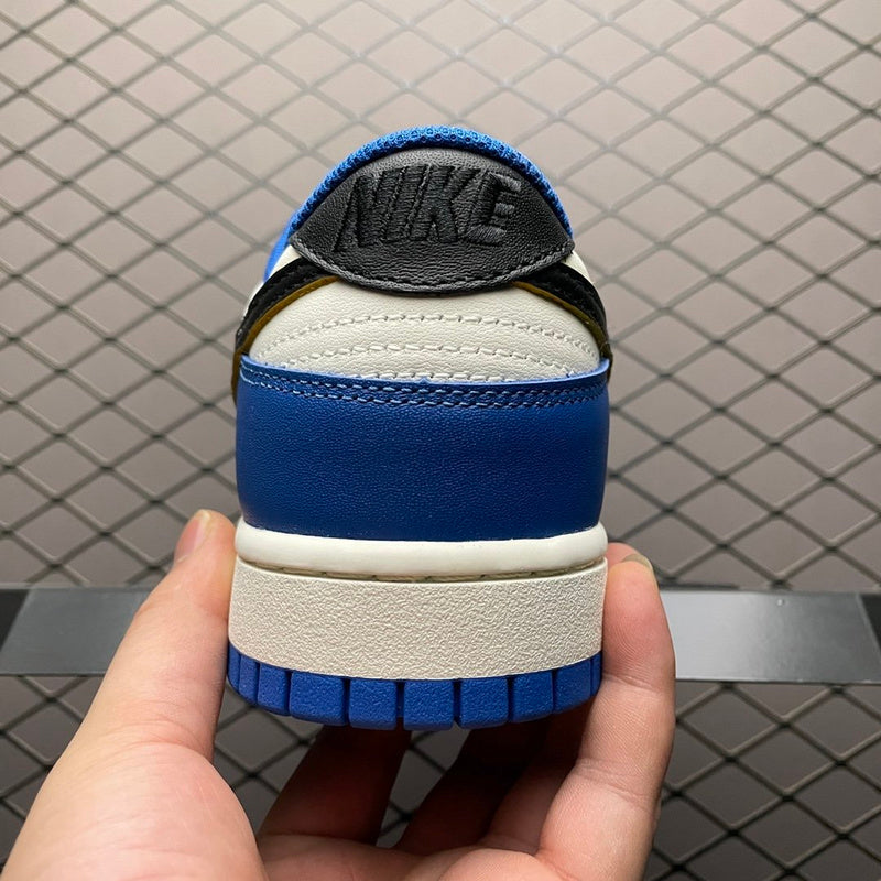 NIKE DUNK LOW