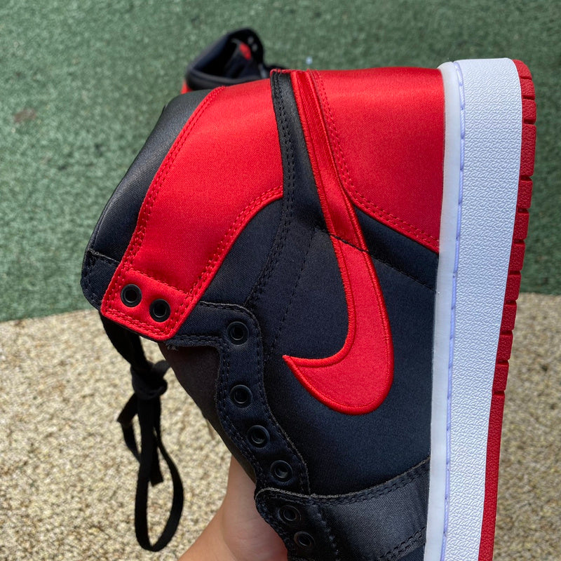 NIKE AIR JORDAN 1