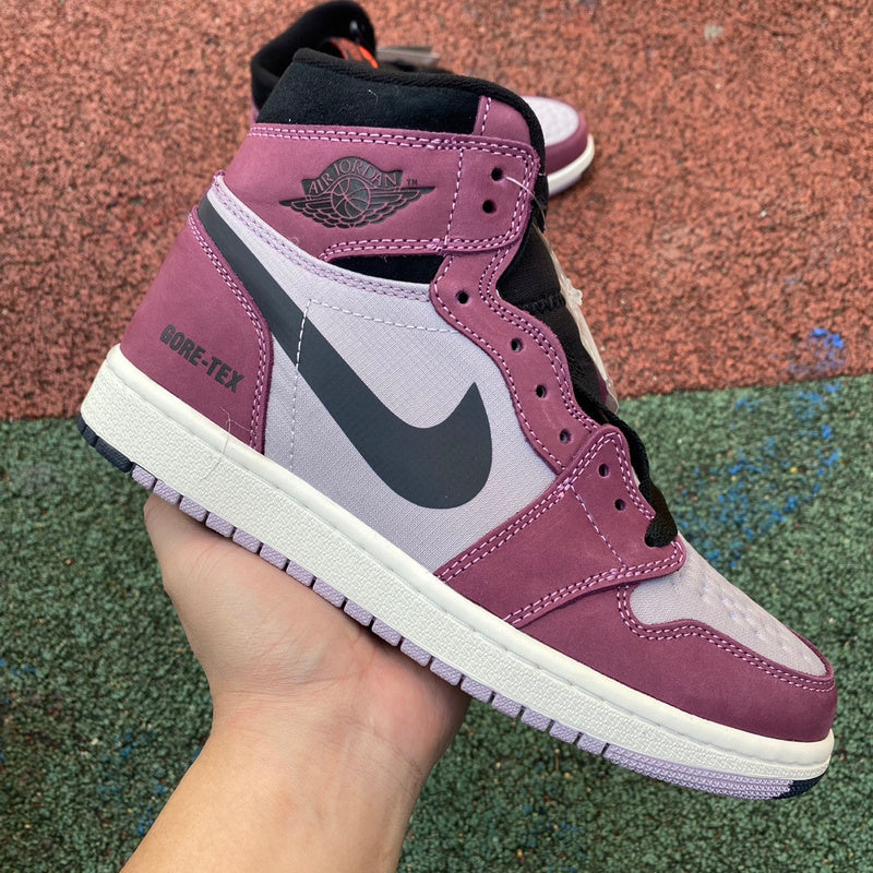 NIKE AIR JORDAN 1