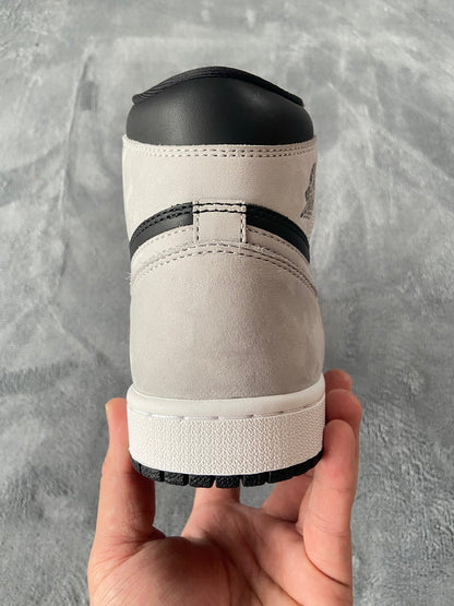 NIKE AIR JORDAN 1