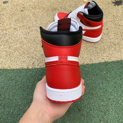 NIKE AIR JORDAN 1