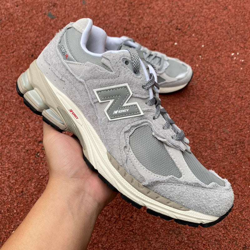NEW BALANCE 2002R
