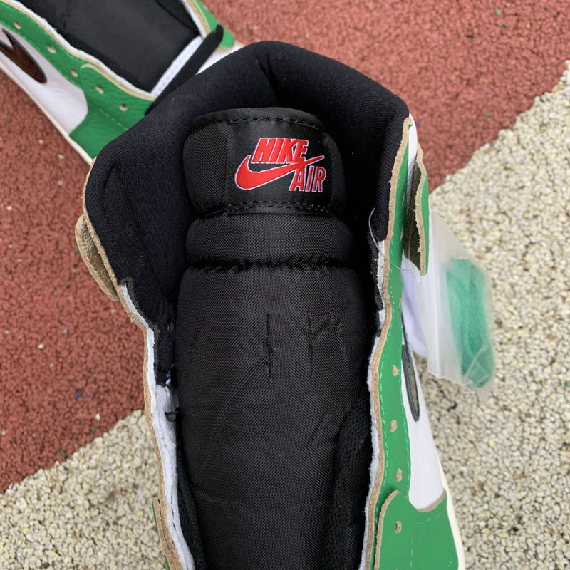 NIKE AIR JORDAN 1