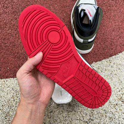 NIKE AIR JORDAN 1