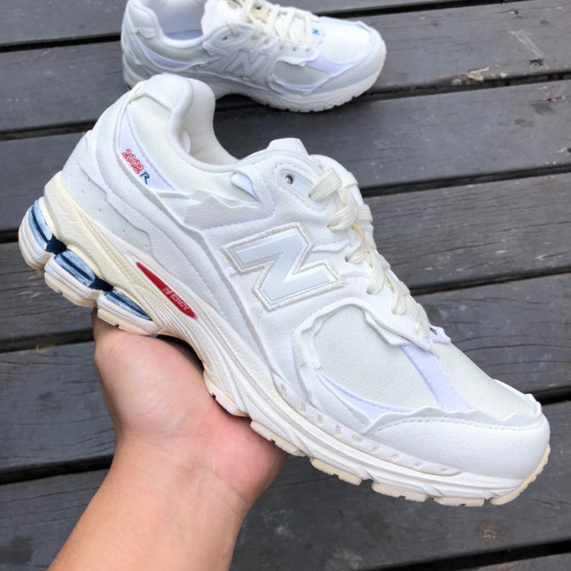 NEW BALANCE 2002R