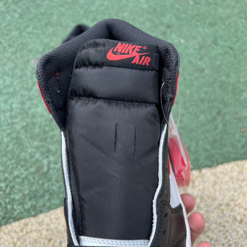 NIKE AIR JORDAN 1