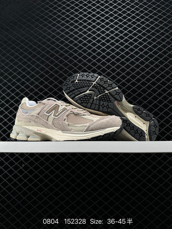 NEW BALANCE 2002R