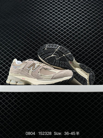 NEW BALANCE 2002R