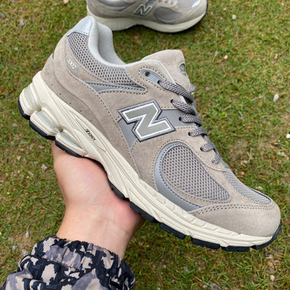 NEW BALANCE 2002R