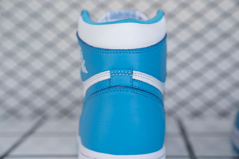 NIKE AIR JORDAN 1