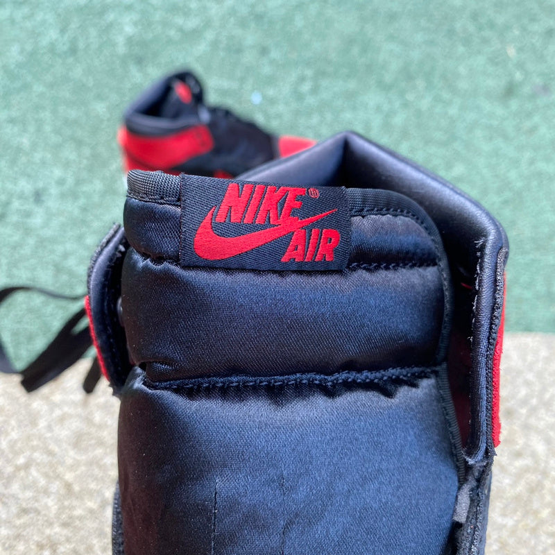 NIKE AIR JORDAN 1