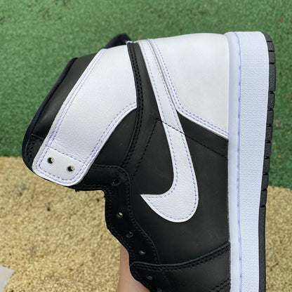 NIKE AIR JORDAN 1