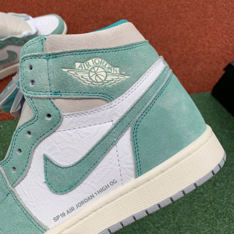 NIKE AIR JORDAN 1
