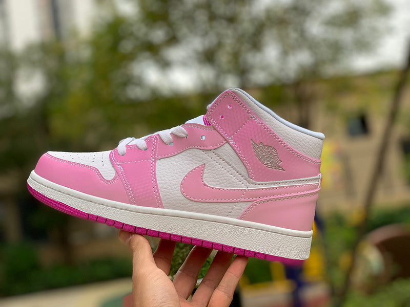 NIKE AIR JORDAN 1