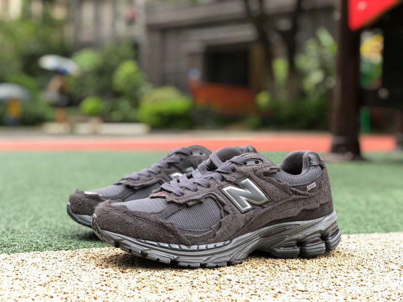 NEW BALANCE 2002R