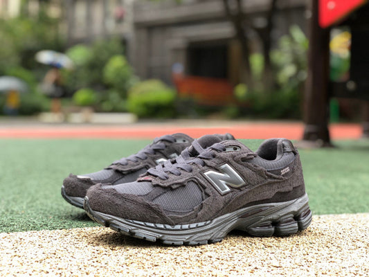 NEW BALANCE 2002R