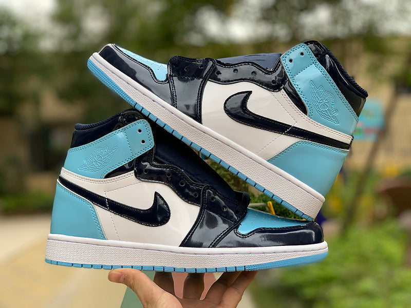 NIKE AIR JORDAN 1